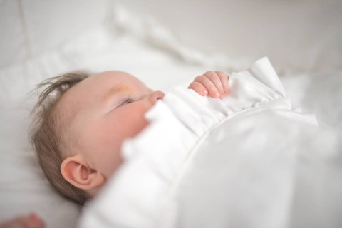 Zestaw do łóżeczka: personalizowana pościel 135x100 cm i ochraniacz, biała bawełna satynowa Zestaw do łóżeczka: personalizowana pościel 135x100 cm i ochraniacz, biała bawełna satynowa