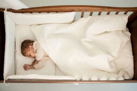 Zestaw do łóżeczka: pościel 135x100 cm i ochraniacz, kremowy len